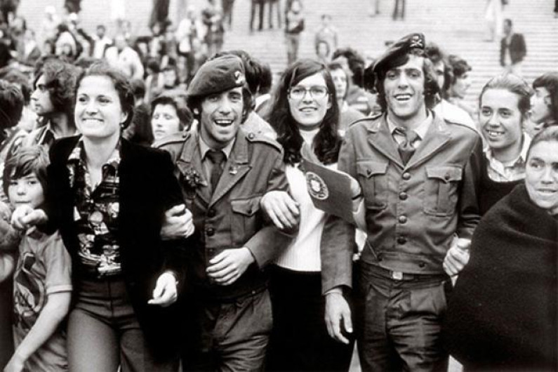 “Eduardo Gageiro – 40 Fotos nos 40 Anos do 25 de Abril” para ver na Biblioteca da Moita “Eduardo Gageiro – 40 Fotos nos 40 Anos do 25 de Abril” para ver na Biblioteca da Moita