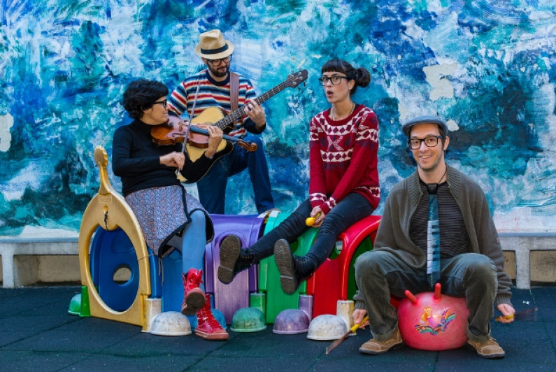 “Fungaguinhos” – Música de José Barata Moura no palco do Fórum Cultural “Fungaguinhos” – Música de José Barata Moura no palco do Fórum Cultural