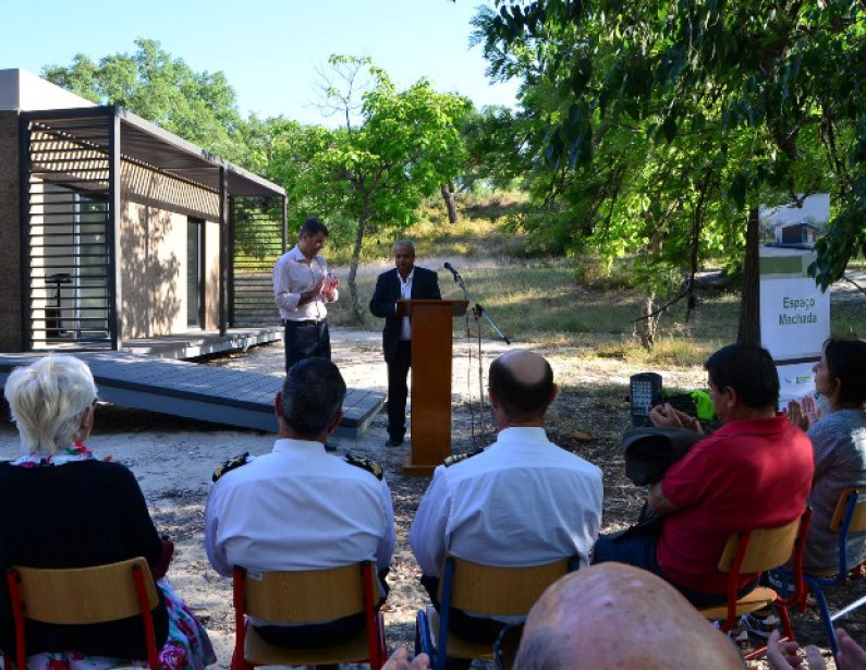 ESPAÇO MACHADA Uma casa amiga do ambiente ESPAÇO MACHADA Uma casa amiga do ambiente