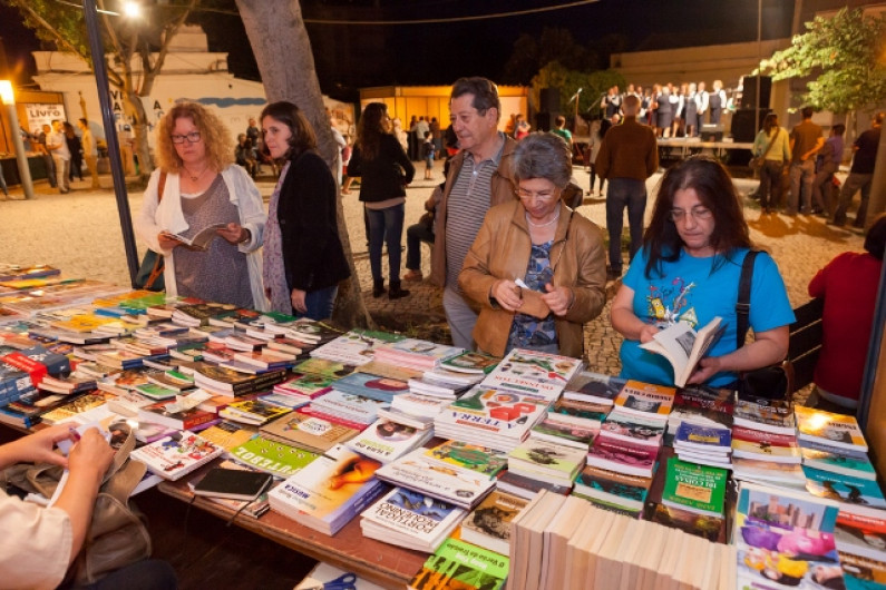 44ª Feira do Livro de Alhos Vedros “De Braço Dado com o Cante Alentejano” 44ª Feira do Livro de Alhos Vedros “De Braço Dado com o Cante Alentejano”