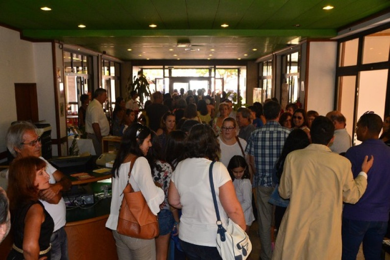 UMA BIBLIOTECA PARA O MUNDO UMA BIBLIOTECA PARA O MUNDO