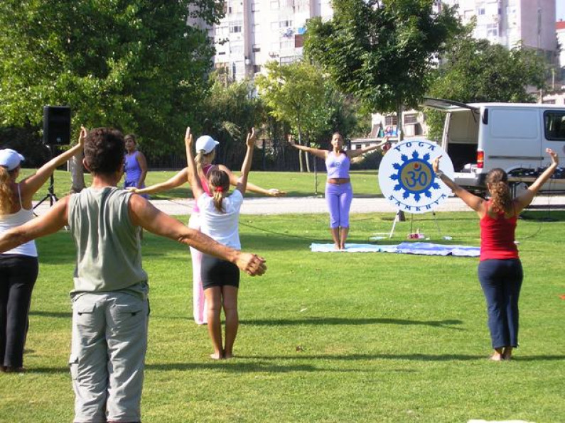“Yoga no Parque” no terceiro domingo de cada mês “Yoga no Parque” no terceiro domingo de cada mês